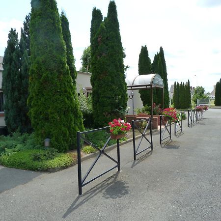 Hostellerie Du Chateau Saint-Pere-sur-Loire Dış mekan fotoğraf