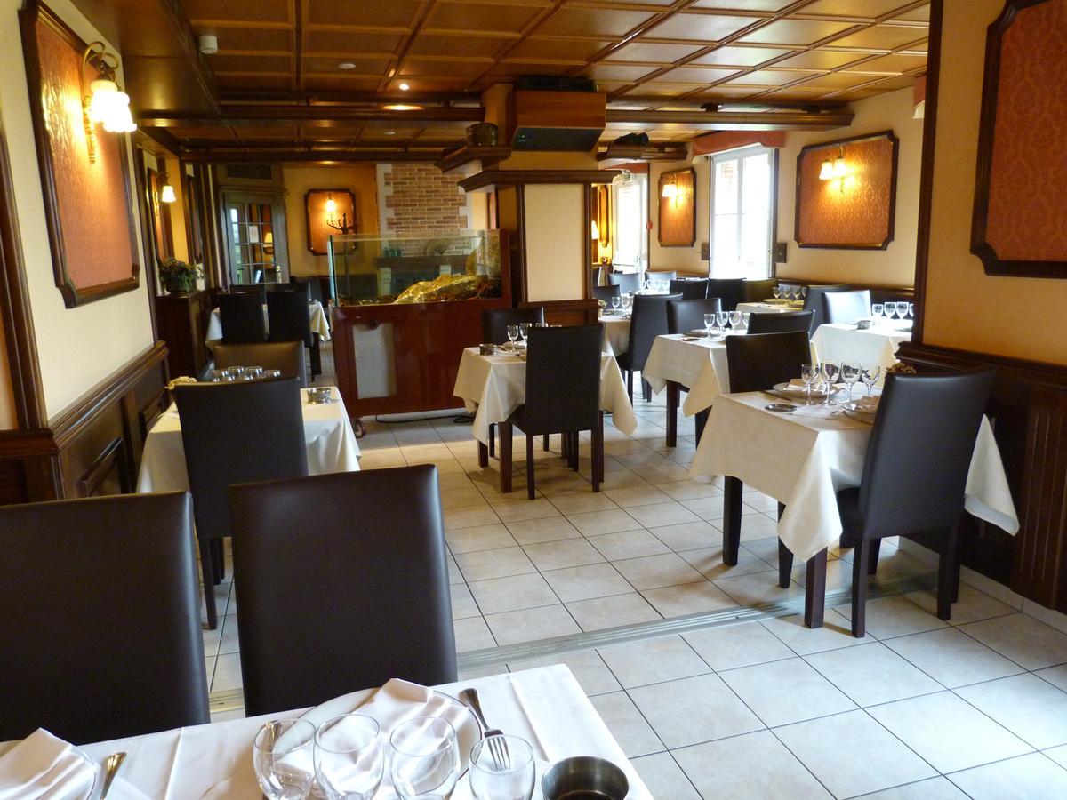 Hostellerie Du Chateau Saint-Pere-sur-Loire Dış mekan fotoğraf